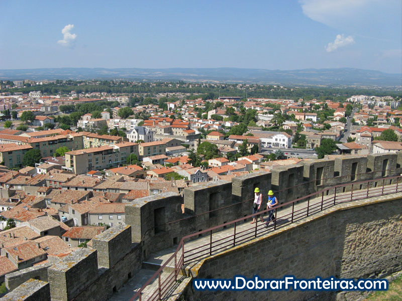 A cidade nova de Carcassone vista do interior do castelo