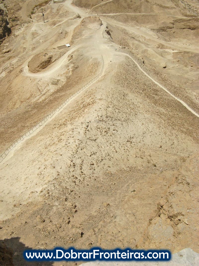 Rampa construída pelos romanos para a conquista de Massada