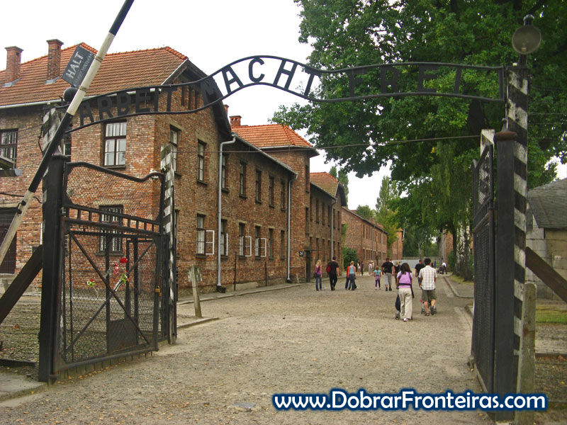Auschitz portao