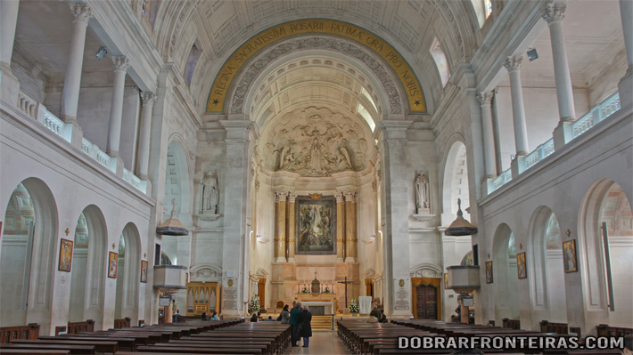 Interior da Basílica de Nossa Senhora de Fátima
