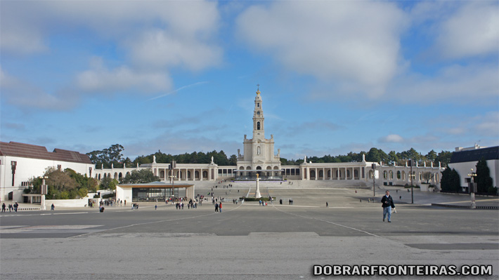 Vista geral do recinto do Santuário de Fátima