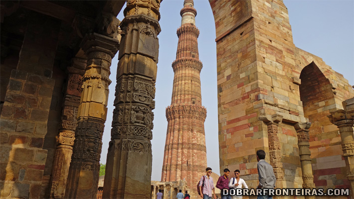 Minarete de Qutub em Deli, Índia