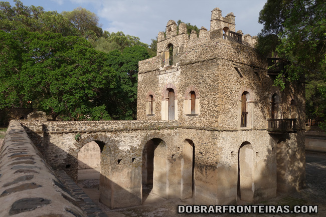 Edíificio na piscina de Fasiladas em Gondar