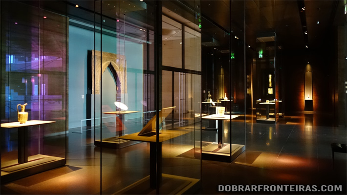 Sala do museu de arte islâmica de Doha, Qatar