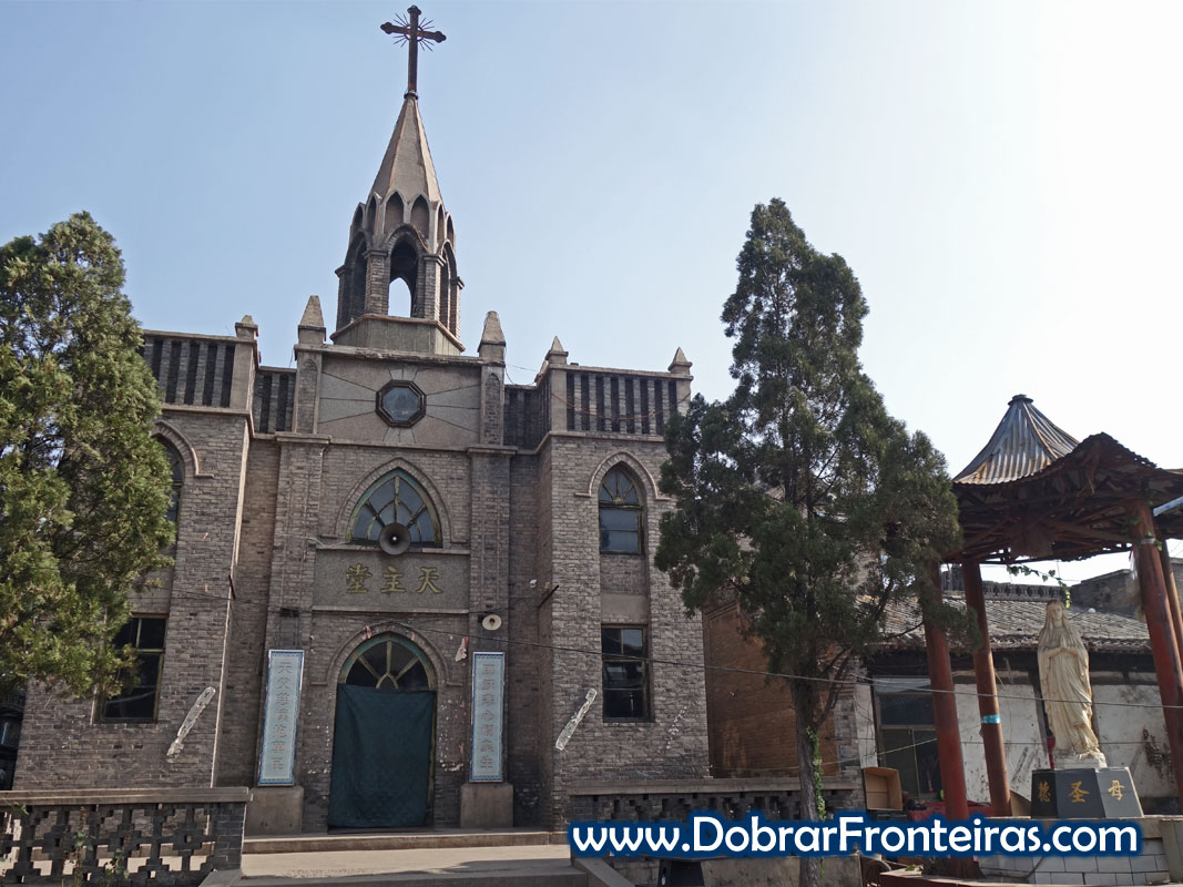 Fachada de igreja cristã católica na China