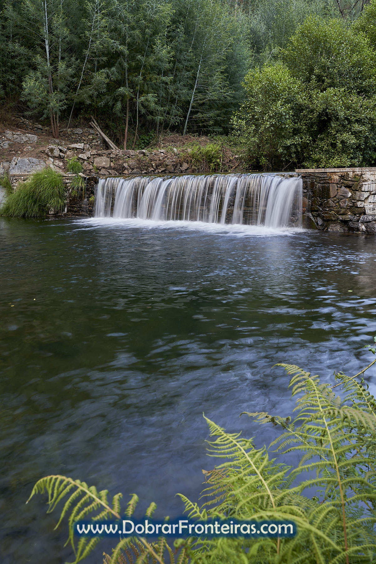 Açude na ribeira de Alge, serra da Lousã