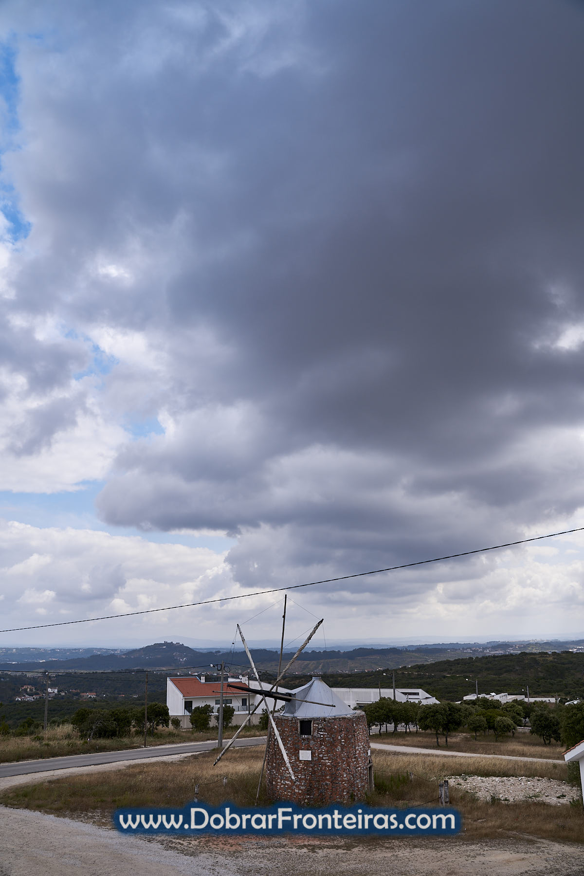 Moinho e castelo de Ourém visto da Senhora da Ortiga, Fátima