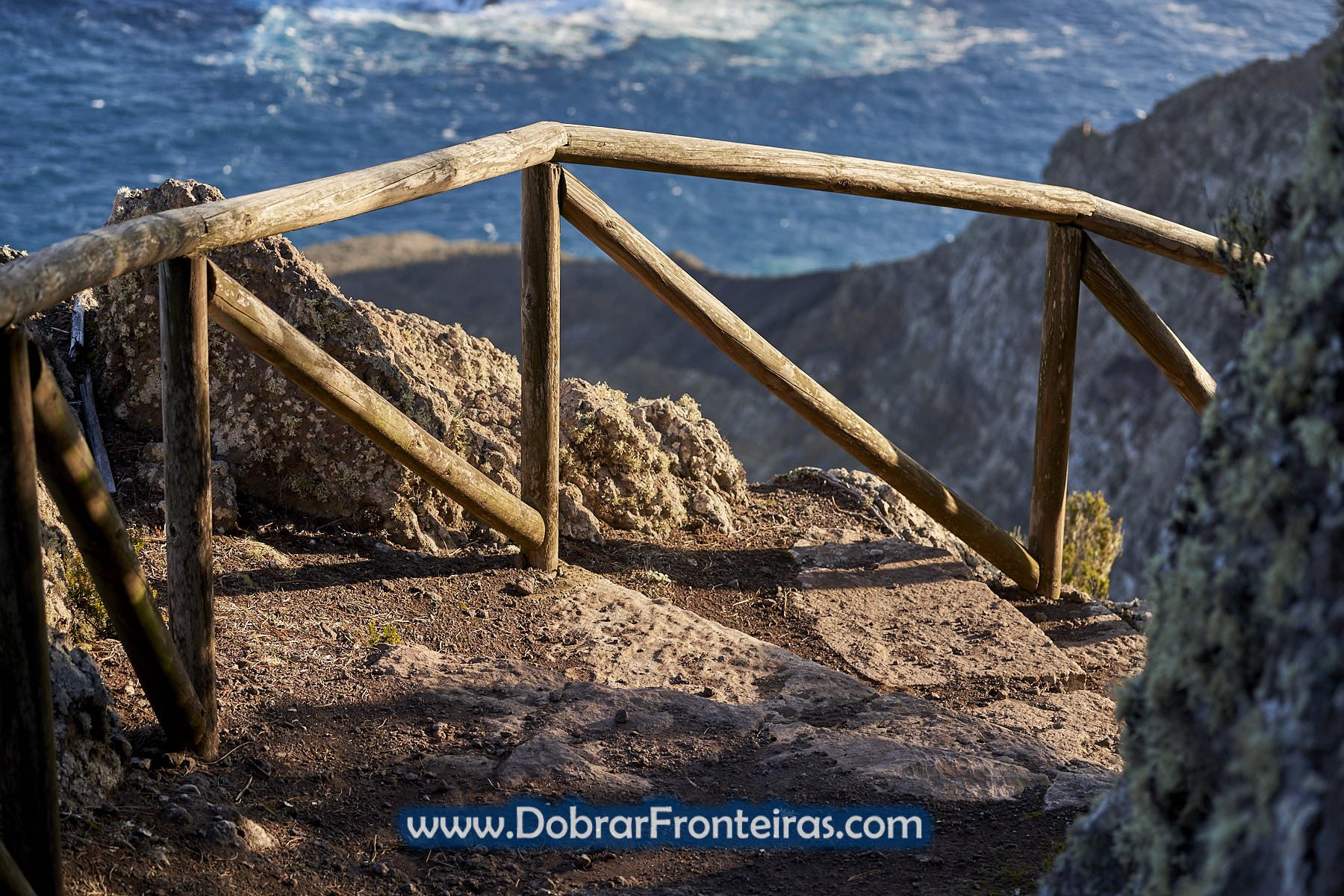 Percurso pedestre junto ao mar no Porto Santo